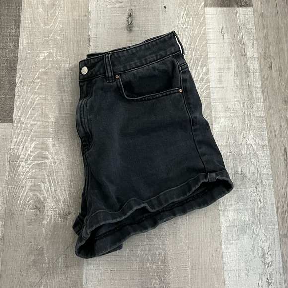 Pacsun Black Mom Shorts - Picture 3 of 7